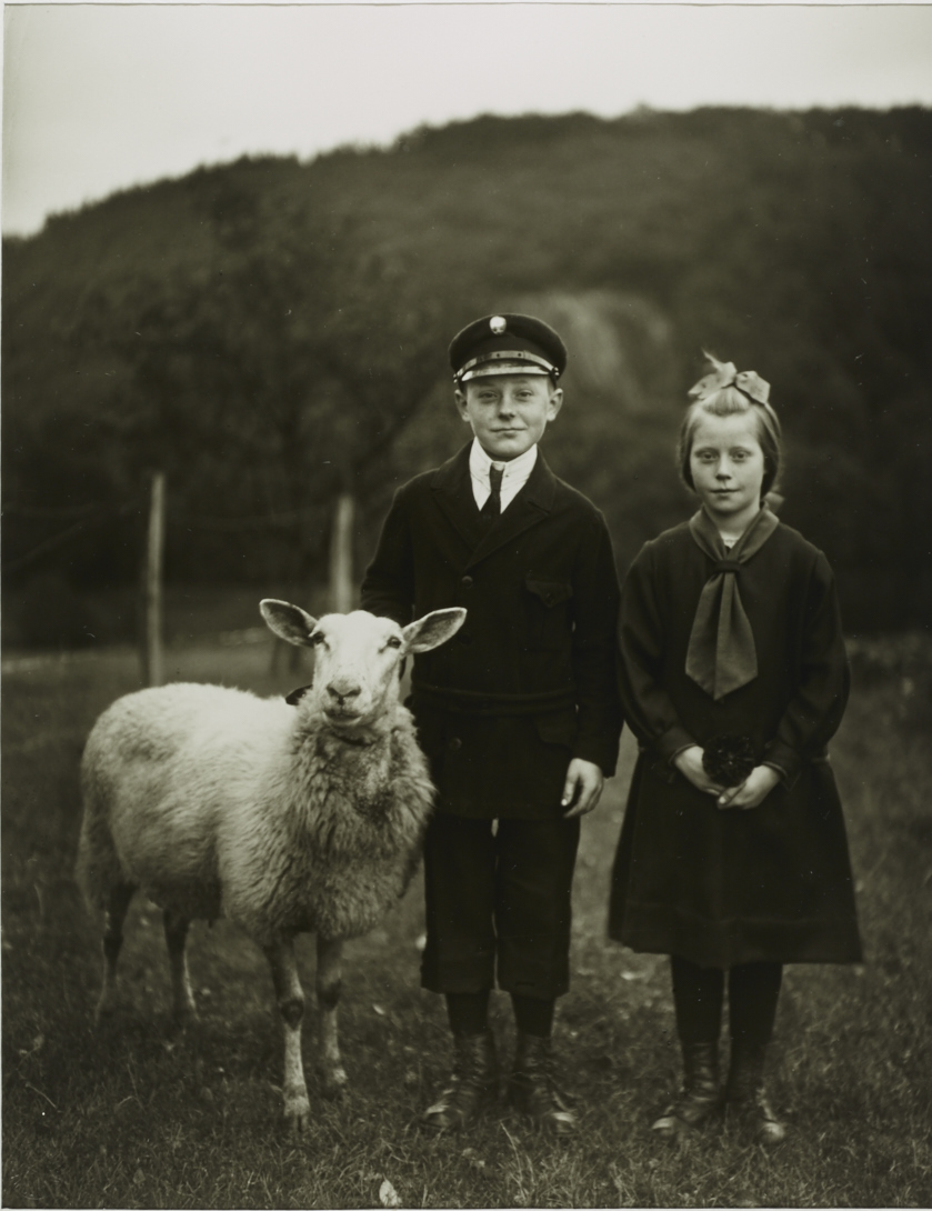 BAUERNKINDER, 1927 [FARM CHILDREN, 1927]