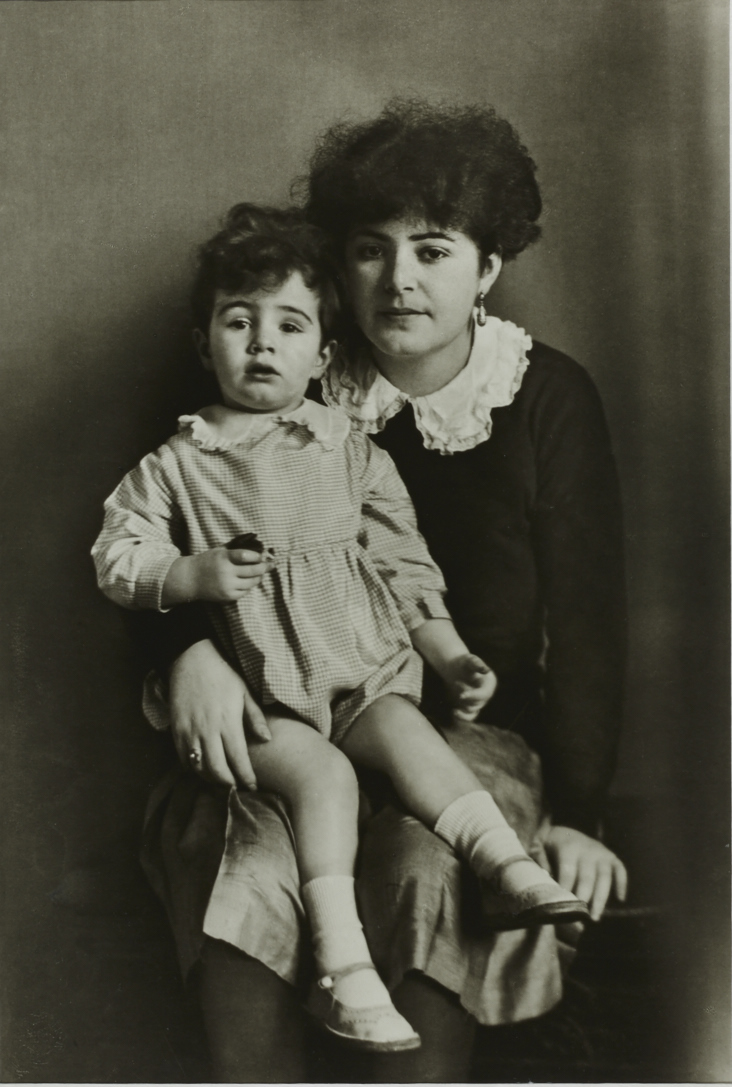 MUTTER UND TOCHTER, 1931 [MOTHER AND DAUGHTER, 1931]
