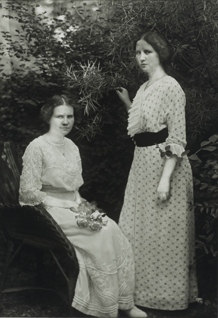 KLEINSTÄDTERINNEN, 1911–1914 [SMALL-TOWN WOMEN, 1911–1914]